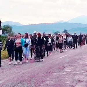 54 de credincioși din comuna Lăpuș au pornit și anul acesta pe jos spre Mănăstirea Nicula