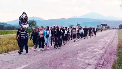 54 de credincioși din comuna Lăpuș au pornit și anul acesta pe jos spre Mănăstirea Nicula