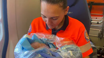 „O intervenție. O viață nouă!” – o fetiță a venit pe lume chiar în casa ei, cu ajutorul echipajului de Ambulanță din Poienile de Sub Munte