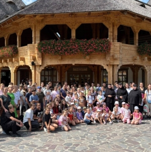 Peste 140 de copii și tineri au participat la cea de-a IX-a ediție a școlii de vară „Fiii Maicii Domnului din Bârsana”