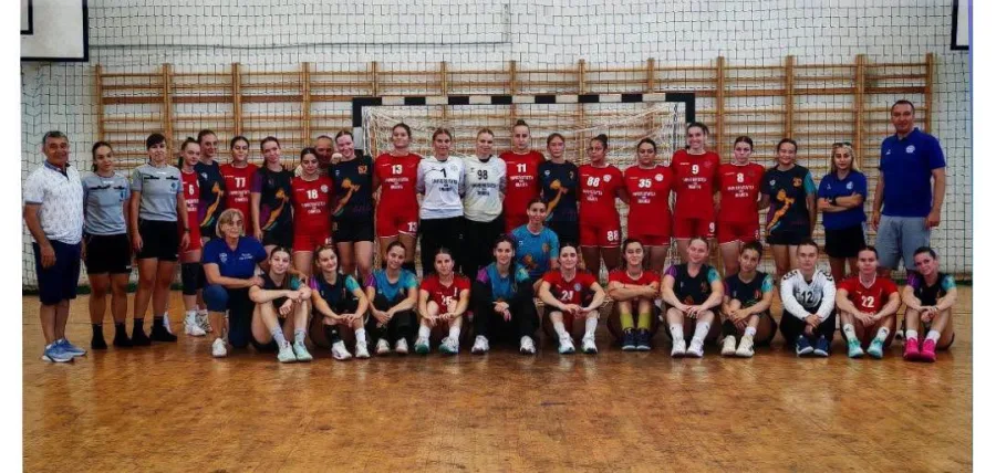 Handbal: Jocuri de verificare intense pentru Junioarele 1 de la Fabrica de Campioni în compania CSU Oradea