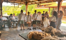 65 de elevi din Pitești au descoperit tradițiile maramureșene la Școala Rădăcinilor Străbune