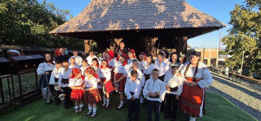 De Ziua Maramureșului: Credința, tradiția și comunitatea s-au întâlnit la Muzeul Satului din Baia Mare