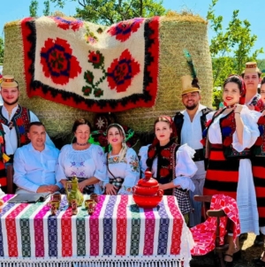 Ansamblul Folcloric Național „Transilvania” a adus voie bună la Întâlnirea cu Fiii Satului Viile Apei