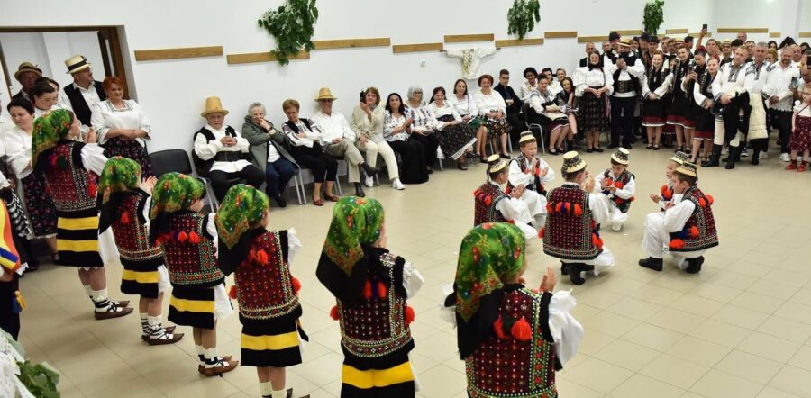 Ansamblul Folcloric „Berbeștenii” va participa la Festivalul Național al Școlilor de Dans Popular „Țara Silvaniei”