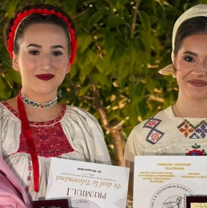 Maramureșencele Victoria Petrenciuc și Patricia Moldovan se întorc cu premii de la Festivalul Concurs ,,Pe deal la Teleormănel”