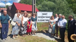 O lecție de interculturalitate la Băiuț: indicatoare în română, maghiară și germană, dezvelite de Ziua Minerului