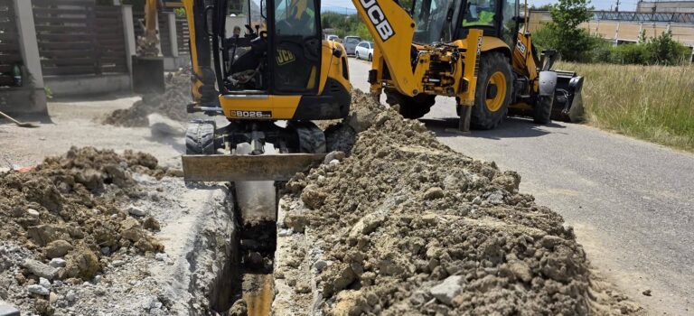 Modernizarea infrastructurii de pe Strada 2 din Tăuții-Măgherăuș avansează
