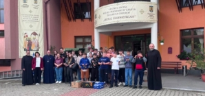 Copiii din două parohii sătmărene au adus bucurie seniorilor de la Căminul „Bunul Samarinean” din Coroieni