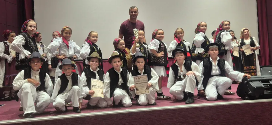 Ansamblul Folcloric „Leordenii” a cucerit Marele Trofeu la secțiunea Dansuri Populare în cadrul Festivalului-Concurs Național „Cântec din Vatra Satului”