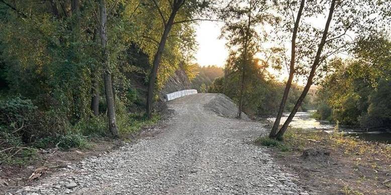 La Rozavlea, pe malul Izei, a fost amenajat un drum nou de 3,6 kilometri