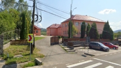 Opt locuri de muncă la Rona de Jos. Se caută îngrijitoare, bucătar, ajutor de bucătar, spălătoreasă și administrator