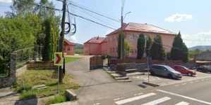 Opt locuri de muncă la Rona de Jos. Se caută îngrijitoare, bucătar, ajutor de bucătar, spălătoreasă și administrator
