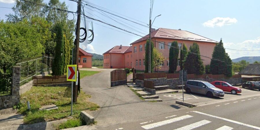 Opt locuri de muncă la Rona de Jos. Se caută îngrijitoare, bucătar, ajutor de bucătar, spălătoreasă și administrator