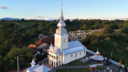 Două secole sub același clopot. Finteușu Mare își sărbătorește biserica la 200 de ani de la prima târnosire