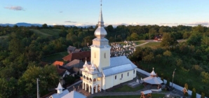 Două secole sub același clopot. Finteușu Mare își sărbătorește biserica la 200 de ani de la prima târnosire