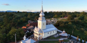Două secole sub același clopot. Finteușu Mare își sărbătorește biserica la 200 de ani de la prima târnosire