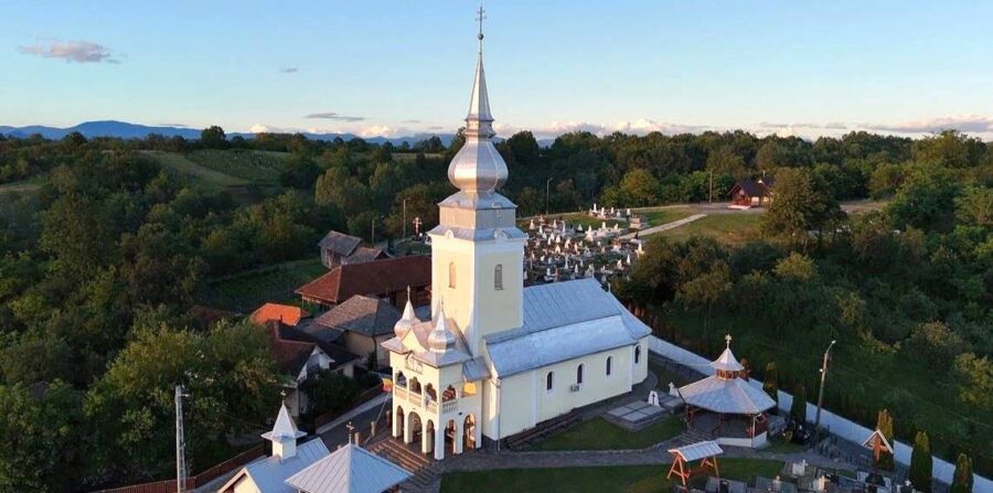 Două secole sub același clopot. Finteușu Mare își sărbătorește biserica la 200 de ani de la prima târnosire