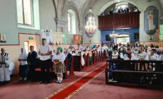 Hram în trei limbi la Câmpulung la Tisa. Ucraineni, români și maghiari, împreună la aceeași rugăciune