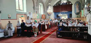 Hram în trei limbi la Câmpulung la Tisa. Ucraineni, români și maghiari, împreună la aceeași rugăciune