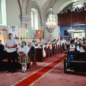 Hram în trei limbi la Câmpulung la Tisa. Ucraineni, români și maghiari, împreună la aceeași rugăciune