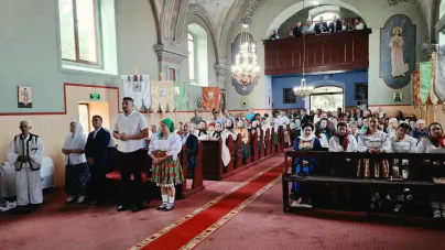 Hram în trei limbi la Câmpulung la Tisa. Ucraineni, români și maghiari, împreună la aceeași rugăciune