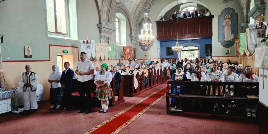 Hram în trei limbi la Câmpulung la Tisa. Ucraineni, români și maghiari, împreună la aceeași rugăciune