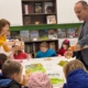 Cinci locuri de muncă în Baia Mare. Se caută îngrijitori, bucătari și administrator