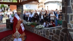 Hram la Schitul Izvoare. PS Timotei Sătmăreanul a slujit de sărbătoarea Sfântului Ioan Botezătorul