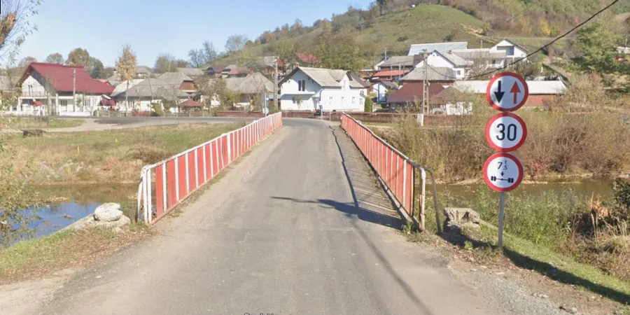 Podul peste râul Lăpuș, de la Rogoz, trebuie reconstruit. Până atunci se pregătește o variantă provizorie