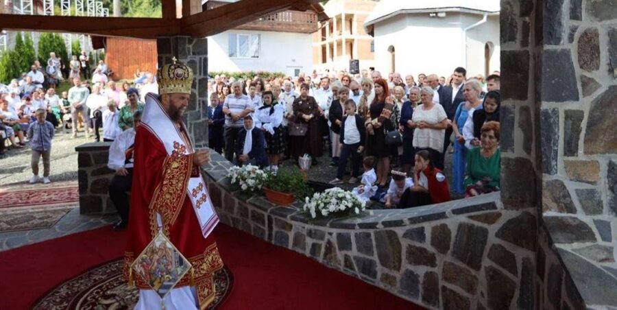 Hram la Schitul Izvoare. PS Timotei Sătmăreanul a slujit de sărbătoarea Sfântului Ioan Botezătorul