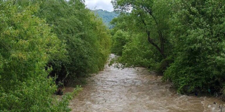 Dublă avertizare în Maramureș: Cod galben de furtuni și risc de viituri pe Vișeu, Iza și Lăpuș