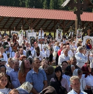 Așa arată Sfânta Maria Mare la Moisei: o mănăstire veche de secole și o tradiție care continuă să adune generații întregi în jurul ei