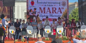 Tradiții din țară și din străinătate, reunite la Festivalul Internațional de Folclor „MARA”