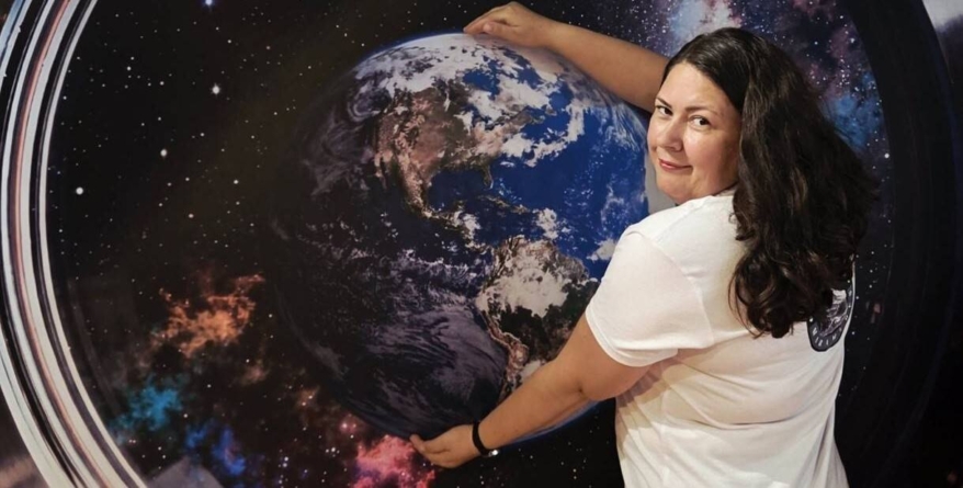 Andreea-Mihaela Dunca, „ Profa de Geo”, îi invită astăzi pe sigheteni să descopere orașul dintr-o perspectivă diferită