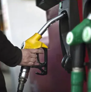 Motorina s-a ieftinit de azi. În unele benzinării a coborât deja sub 10 lei pe litru