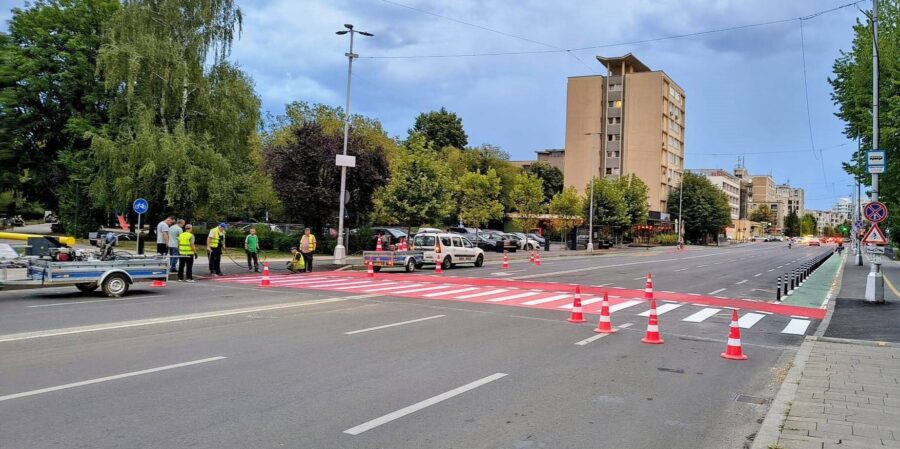 O nouă trecere de pietoni apare lângă Podul de pe Culturii din Baia Mare. Va fi utilă și bicicliștilor