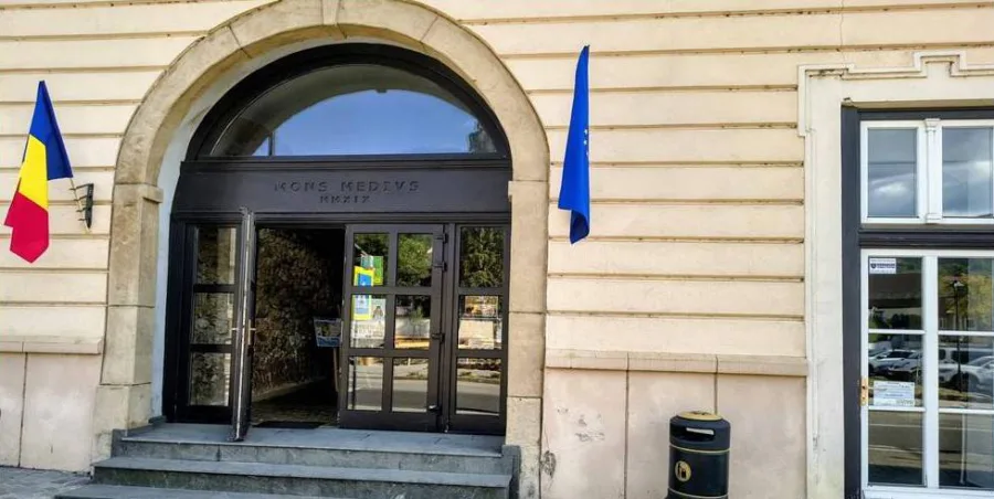 Casa de Cultură Baia Sprie găzduiește în această după-amiază vernisajul „Salonului de Vară”