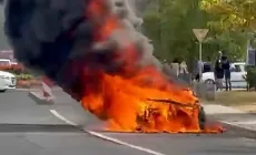 Un autoturism a luat foc pe strada George Coșbuc din Baia Mare
