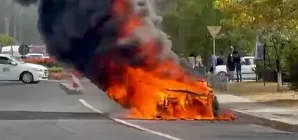 Un autoturism a luat foc pe strada George Coșbuc din Baia Mare