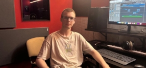 Să îl cunoaștem pe Andrei Coteț, un tânăr cu visuri mărețe în producția muzicală!