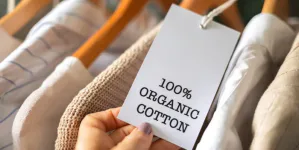 Bumbac organic: ce înseamnă eticheta pentru hainele tale