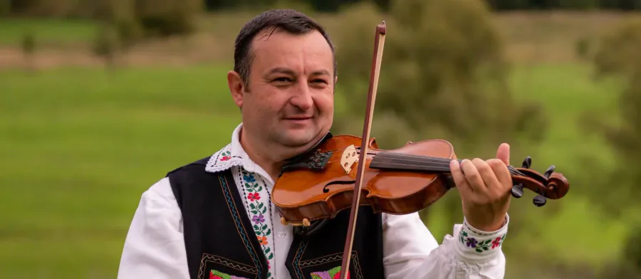 Valer Foriș, un maestru al viorii – peste patru decenii dedicate folclorului și bucuriei de a cânta