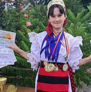 Ionela Lavinia Semeniuc din Crasna Vișeului a cucerit premii importante la Festivalul-Concurs Național „Ritmuri de Vacanță”