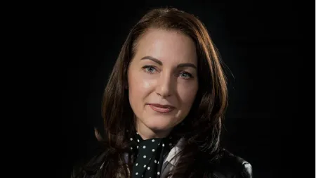 La Galeria de Artă U.A.P. Baia Mare se vernisează expoziția personală de pictură „SILENT STRUCTURES”, semnată de artista Mihaela Gorcea