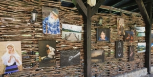 Expoziție foto caritabilă la Sighetu Marmației: peste 50 de lucrări reunite pentru o cauză nobilă