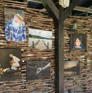 Expoziție foto caritabilă la Sighetu Marmației: peste 50 de lucrări reunite pentru o cauză nobilă