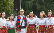 Ansamblul Folcloric Național „Transilvania” participă la „Joc la Șură” în Suciu de Sus