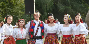 Ansamblul Folcloric Național „Transilvania” participă la „Joc la Șură” în Suciu de Sus