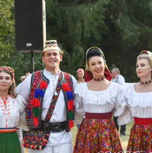 Ansamblul Folcloric Național „Transilvania” participă la „Joc la Șură” în Suciu de Sus